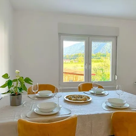 Apartment Mountain Echo