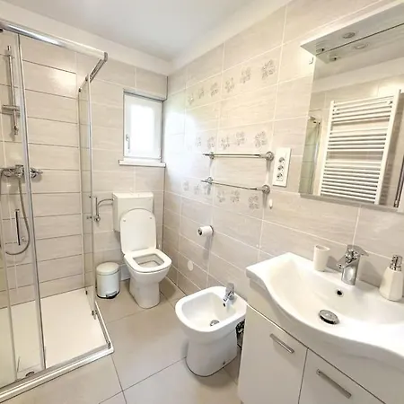 Apartment Mountain Echo